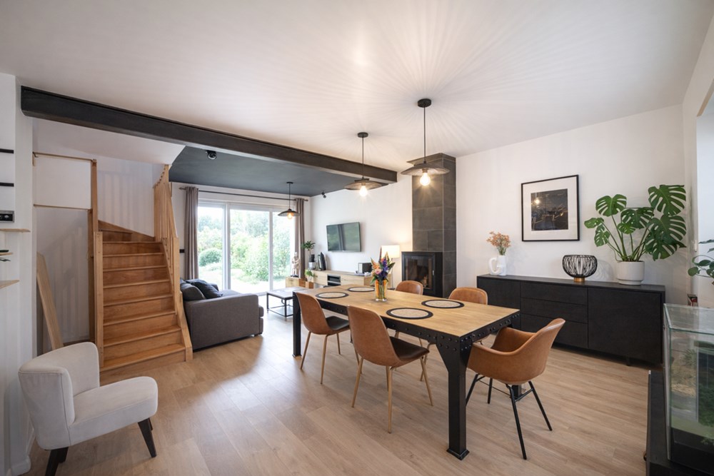 MAISON - T7 - 4 CHAMBRES - DPE D - HANGAR DE 150M² - TERRAIN ARBORE ET CLOS - PIECE DE VIE DE 45M².