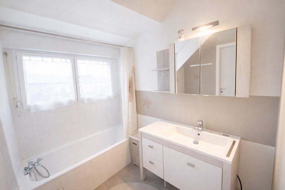 LANDERNEAU - MAISON - 105 M2 - 5 PIECES photo 5