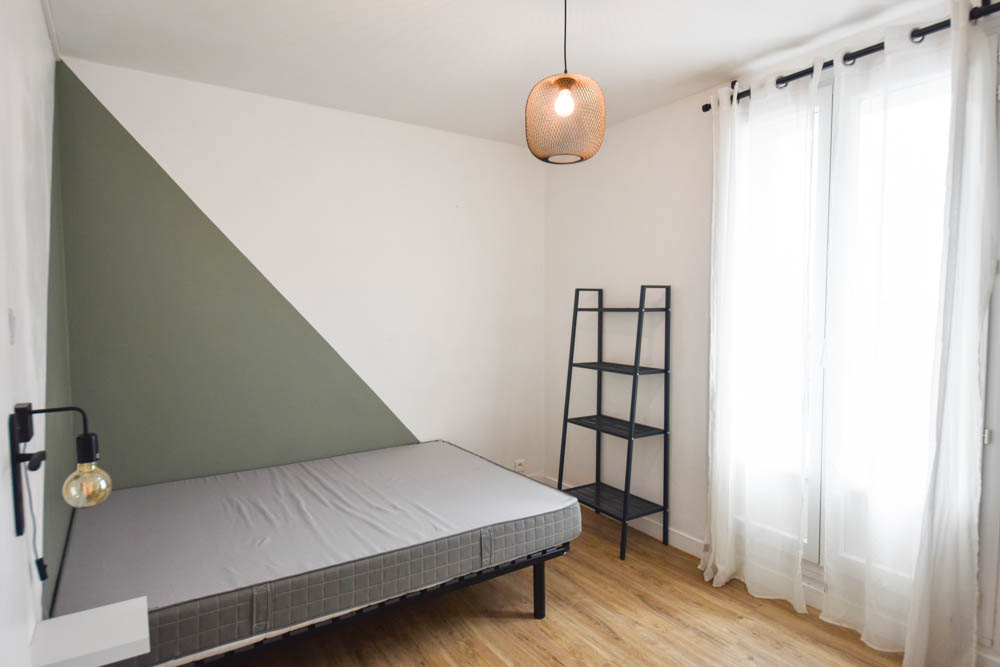 SECTEUR MONTAIGNE - APPARTEMENT DE 53 M2 - 2 CHAMBRES - SANS TRAVAUX -ELECTRICITE REFAITE - STATIONNEMENT AISE AU PIED DE L'IMMEUBLE - CAVE photo 4