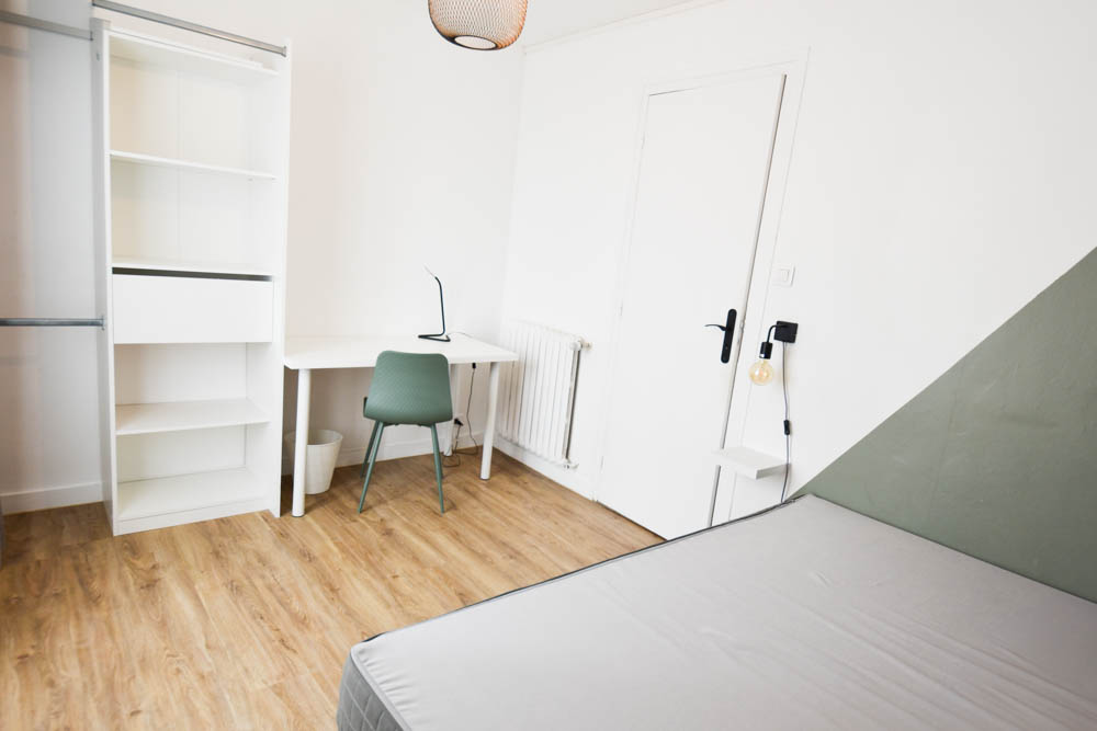 SECTEUR MONTAIGNE - APPARTEMENT DE 53 M2 - 2 CHAMBRES - SANS TRAVAUX -ELECTRICITE REFAITE - STATIONNEMENT AISE AU PIED DE L'IMMEUBLE - CAVE photo 5
