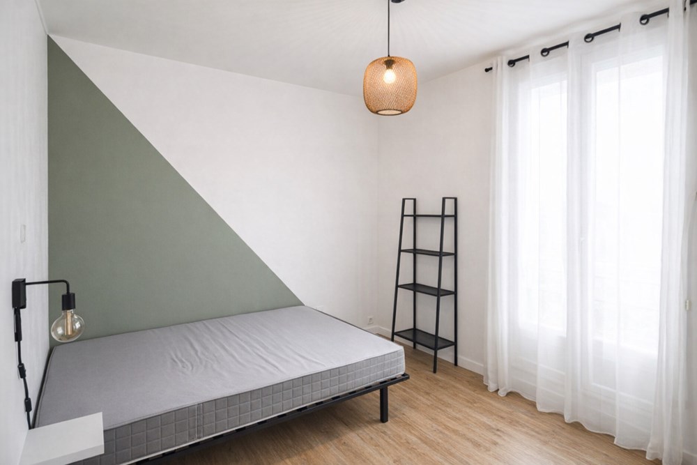 SECTEUR MONTAIGNE - APPARTEMENT DE 53 M2 - 2 CHAMBRES - SANS TRAVAUX -ELECTRICITE REFAITE - STATIONNEMENT AISE AU PIED DE L'IMMEUBLE - CAVE photo 4