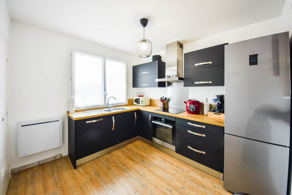 APPARTEMENT DE 85 M2 - 3 CHAMBRES - DALLE BETON - BALCON - CAVE - GARAGE - RENOVE EN 2021 - CHAUFFAGE ELECTRIQUE photo 2