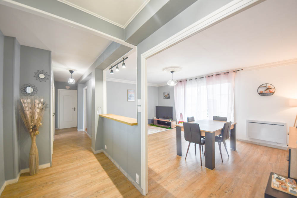 APPARTEMENT DE 85 M2 - 3 CHAMBRES - DALLE BETON - BALCON - CAVE - GARAGE - RENOVE EN 2021 - CHAUFFAGE ELECTRIQUE photo 3