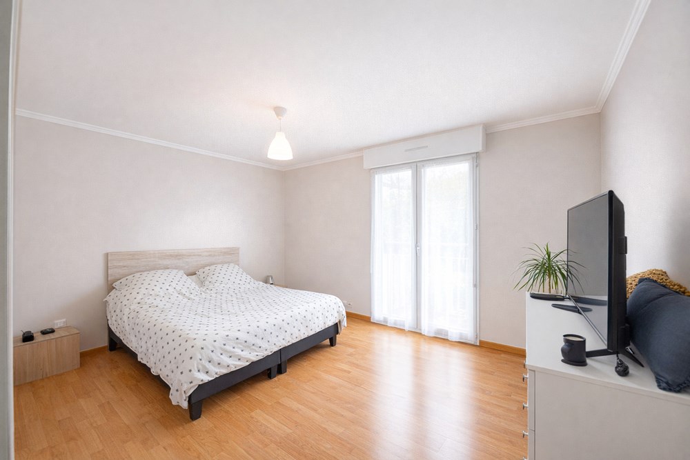 APPARTEMENT DE 85 M2 - 3 CHAMBRES - DALLE BETON - BALCON - CAVE - GARAGE - RENOVE EN 2021 - CHAUFFAGE ELECTRIQUE photo 3