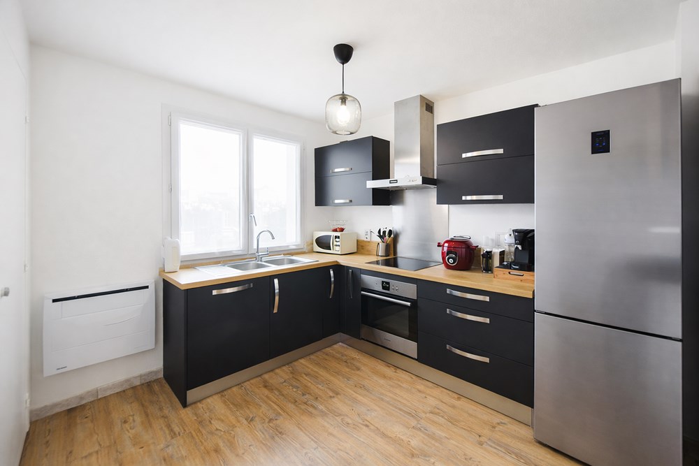 APPARTEMENT DE 85 M2 - 3 CHAMBRES - DALLE BETON - BALCON - CAVE - GARAGE - RENOVE EN 2021 - CHAUFFAGE ELECTRIQUE photo 2