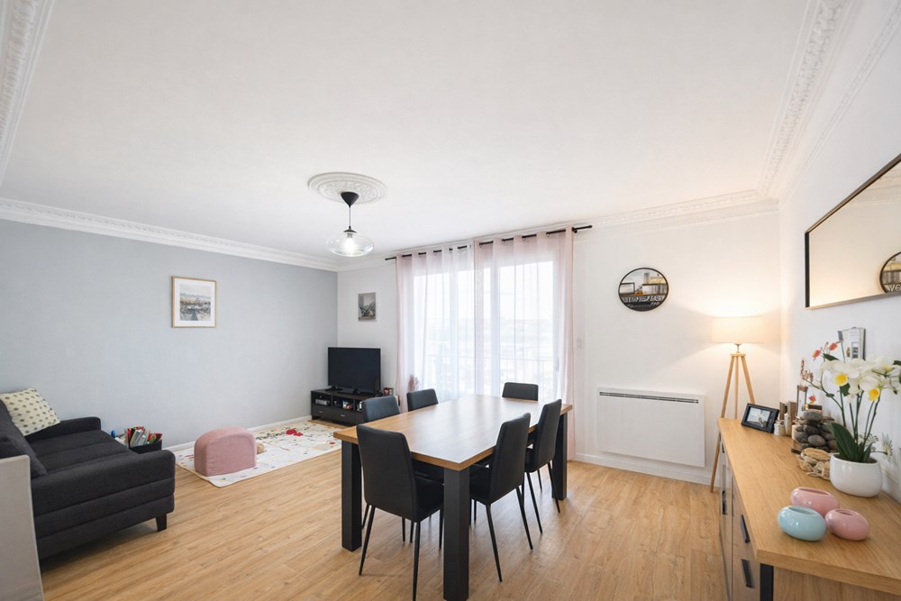 APPARTEMENT DE 85 M2 - 3 CHAMBRES - DALLE BETON - BALCON - CAVE - GARAGE - RENOVE EN 2021 - CHAUFFAGE ELECTRIQUE