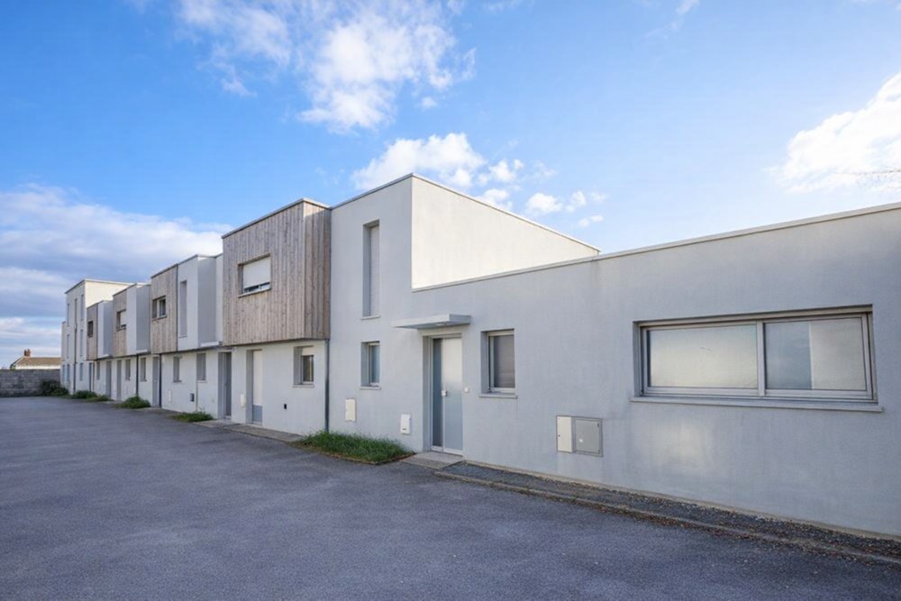 MAISON T3 DE PLAIN PIED EN HYPER CENTRE VILLE - BELLE PIECE DE VIE - PARKING - CAVE - CALME - RARE