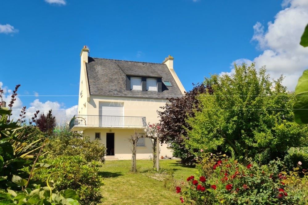 MAISON T7 DE + DE 170 M² SUR 800 M² DE TERRAIN - 4/+6 CHAMBRES - PIECE DE VIE LUMINEUSE - FENETRES PVC - GARAGE - CALME - RARE