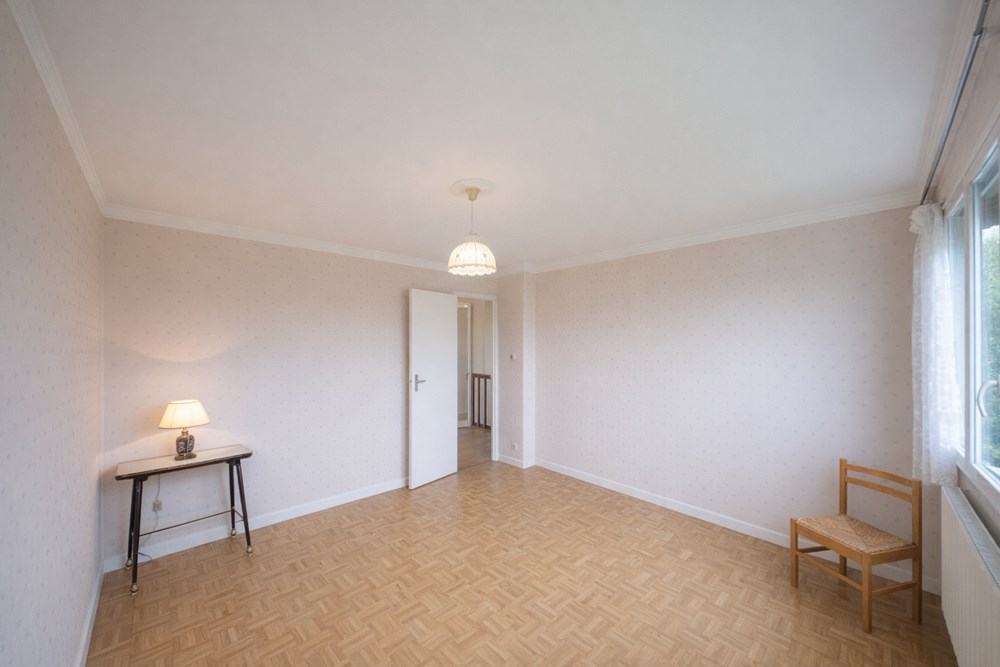 MAISON T7 DE + DE 170 M² SUR 800 M² DE TERRAIN - 4/+6 CHAMBRES - PIECE DE VIE LUMINEUSE - FENETRES PVC - GARAGE - CALME - RARE photo 4