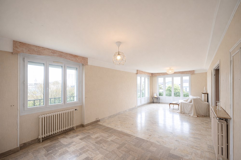 MAISON T7 DE + DE 170 M² SUR 800 M² DE TERRAIN - 4/+6 CHAMBRES - PIECE DE VIE LUMINEUSE - FENETRES PVC - GARAGE - CALME - RARE photo 2