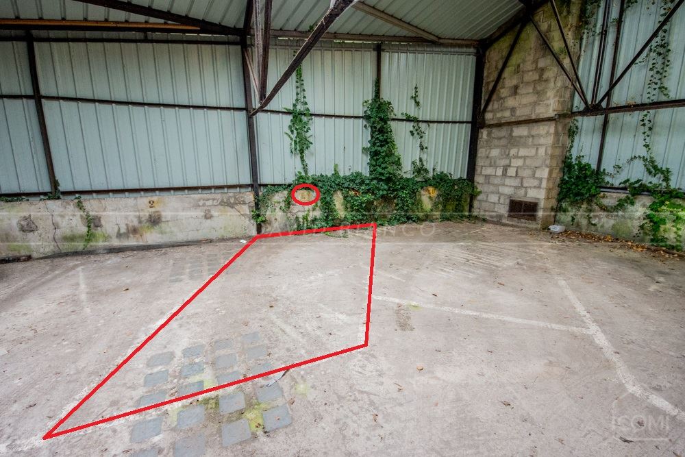 PLACE DE PARKING 9M² PRIVATIVE COUVERTE ET SECURISEE RUE DE GLASGOW - BEAU POTENTIEL