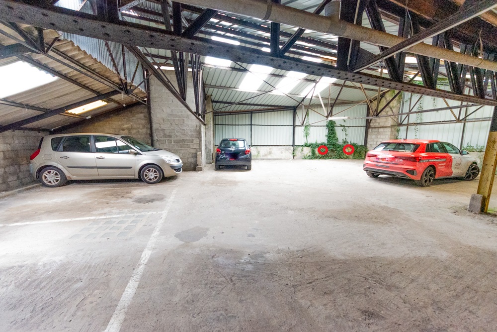 PLACE DE PARKING 9M² PRIVATIVE COUVERTE ET SECURISEE RUE DE GLASGOW - BEAU POTENTIEL photo 2