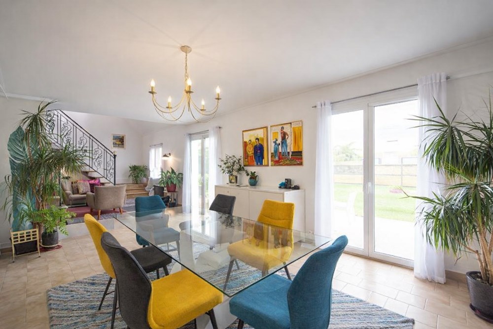 MAISON - 5 CHAMBRES - VIE DE PLAIN PIED - EXCELLENT DPE D - 2 SALLE DE BAINS - RARE SUR LE MARCHE - PIECE DE VIE DE 40 M² - JARDIN ARBORE - GARAGE.