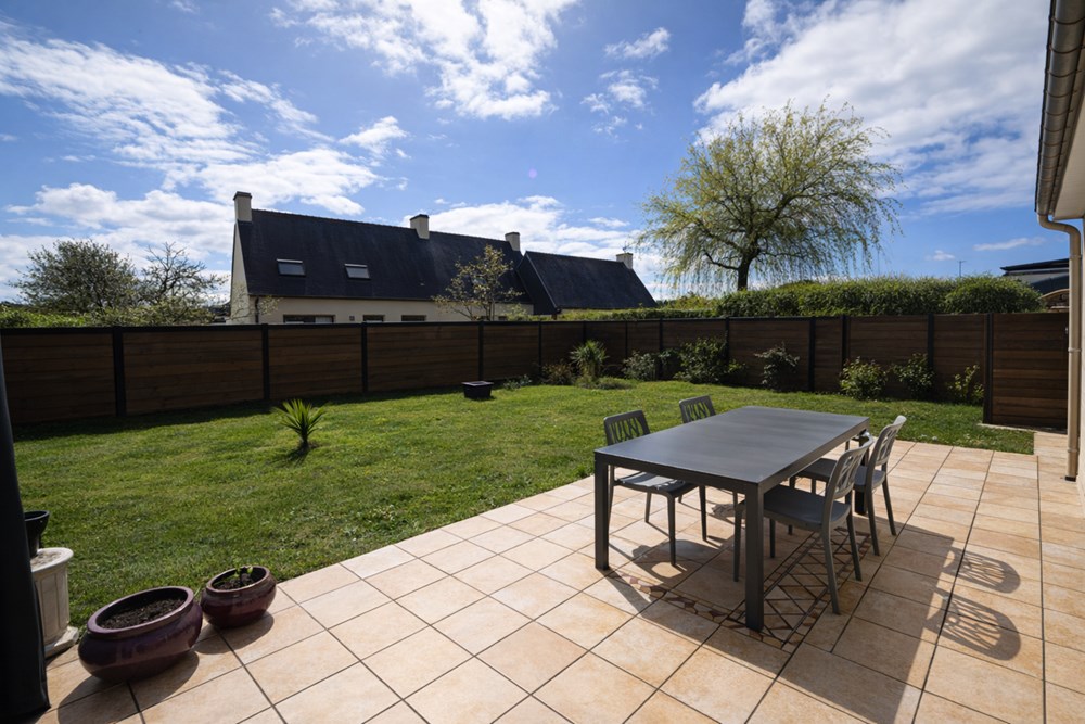 MAISON - 5 CHAMBRES - VIE DE PLAIN PIED - EXCELLENT DPE D - 2 SALLE DE BAINS - RARE SUR LE MARCHE - PIECE DE VIE DE 40 M² - JARDIN ARBORE - GARAGE. photo 5
