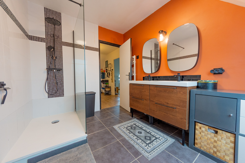 MAISON T5 126M² - 3 CHAMBRES - GARAGE - VERANDA - TERRASSE - SUR TERRAIN CLOS DE 365M² photo 5