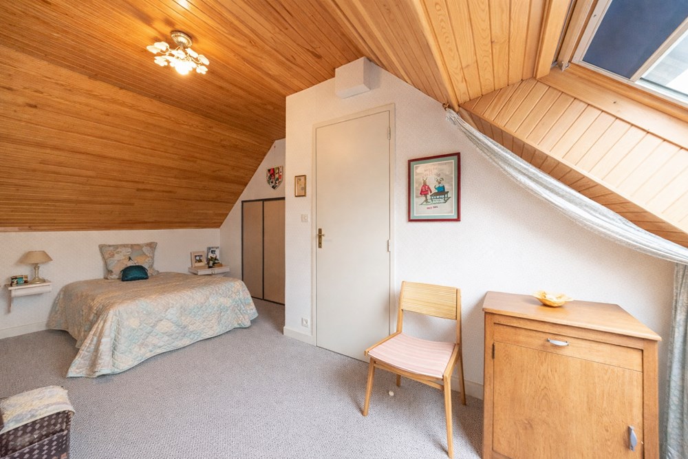 MAISON - 4 CHAMBRES - 2 SALLES DE BAIN - SOUS-SOL COMPLET + GARAGE - JARDIN ARBORE ET FLEURI - DALLE BETON - PROCHE TOUTES COMMODITES - QUARTIER CALME photo 5