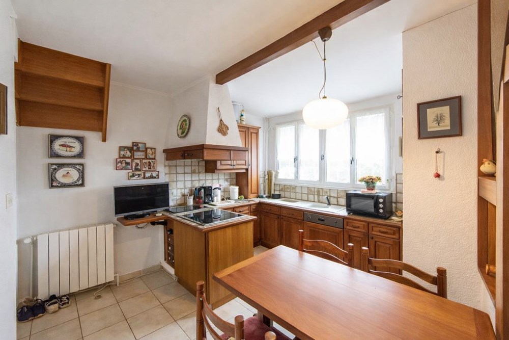 MAISON - 4 CHAMBRES - 2 SALLES DE BAIN - SOUS-SOL COMPLET + GARAGE - JARDIN ARBORE ET FLEURI - DALLE BETON - PROCHE TOUTES COMMODITES - QUARTIER CALME photo 4