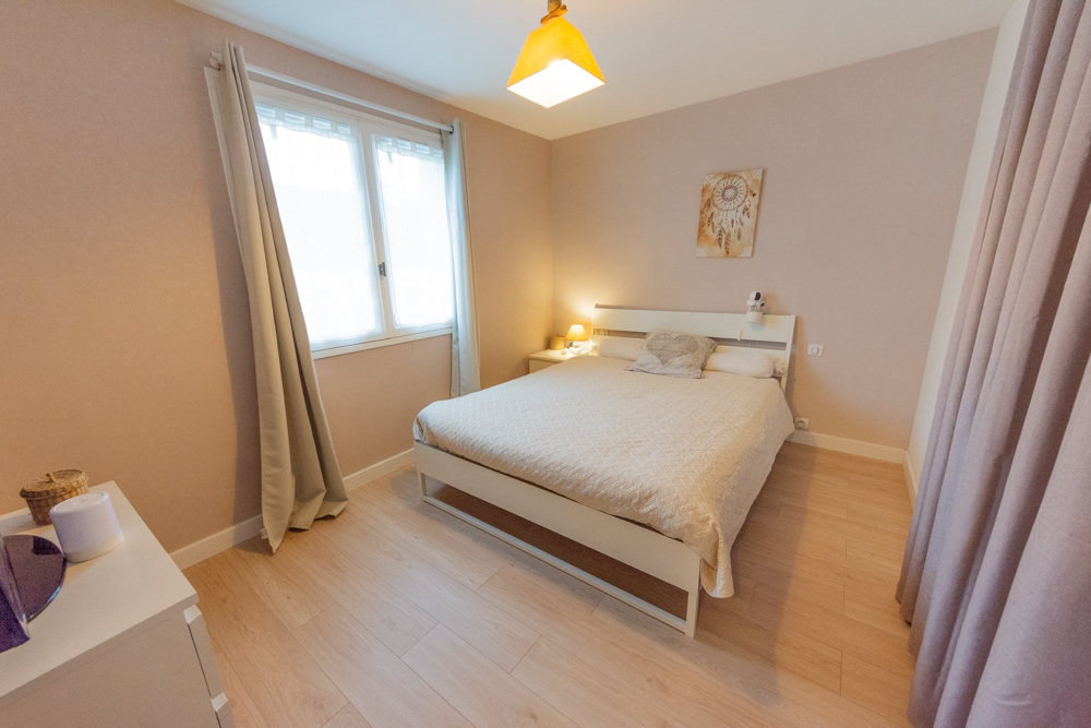 MAISON T7 DE 1969 128M² AVEC 5 CHAMBRES - GARAGE - BEAU POTENTIEL SUR TERRAIN CLOS DE 375M² photo 3