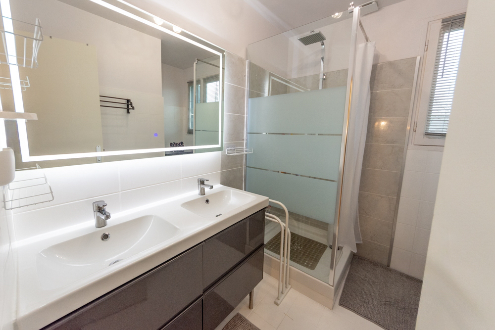 MAISON T7 DE 1969 128M² AVEC 5 CHAMBRES - GARAGE - BEAU POTENTIEL SUR TERRAIN CLOS DE 375M² photo 4
