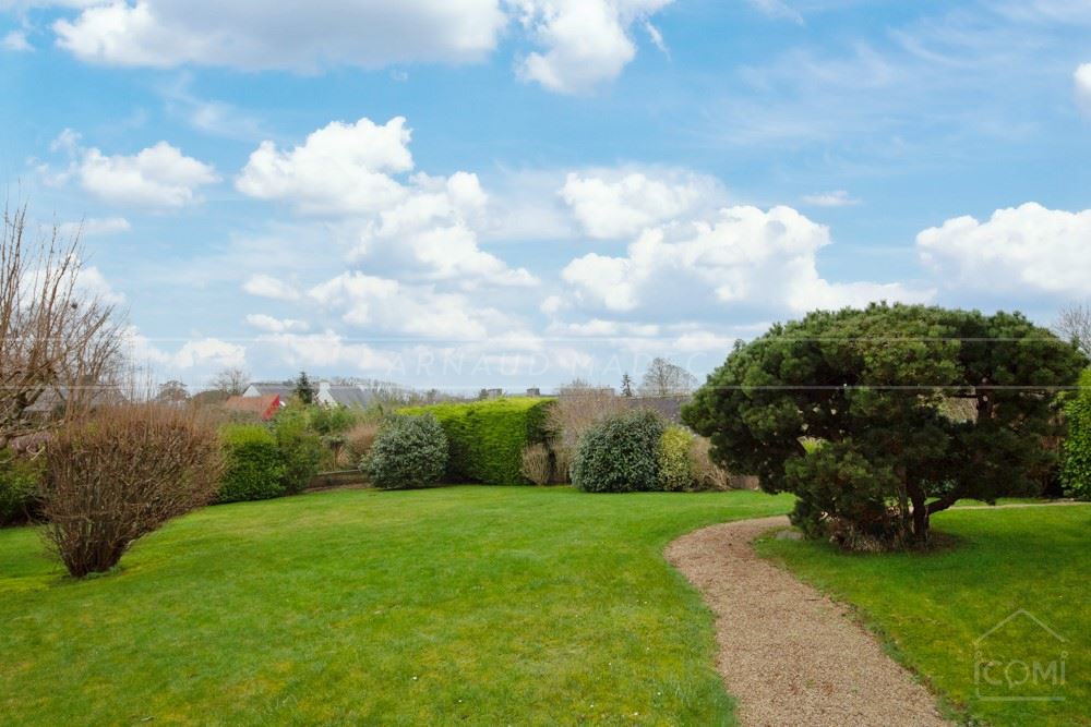 A KERANROUX LANNION PLOUBEZRE - MAISON DE 150 M² - PIECE DE VIE TRIPLE - GARAGE - TERRAIN 1000M² - CALME - RARE photo 2