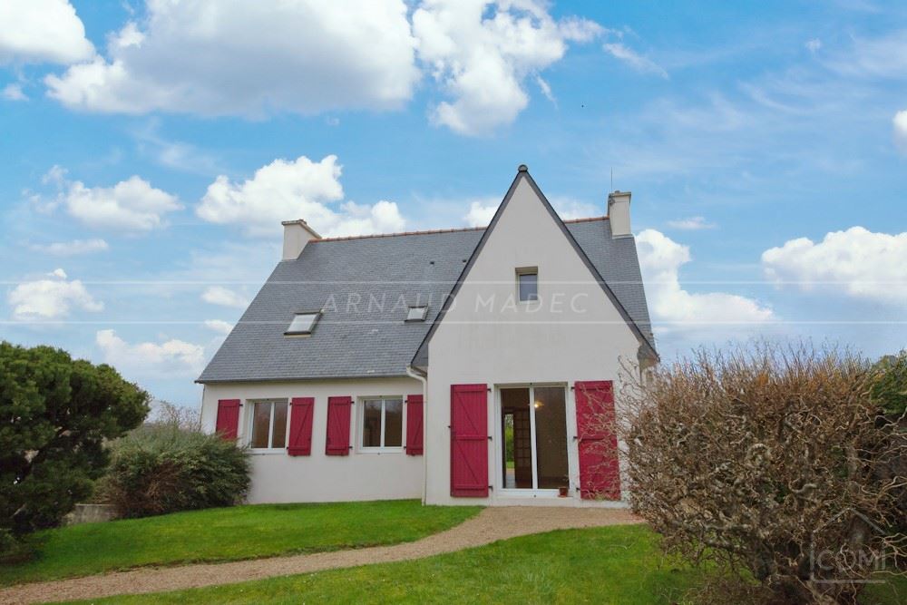 A KERANROUX LANNION PLOUBEZRE - MAISON DE 150 M² - PIECE DE VIE TRIPLE - GARAGE - TERRAIN 1000M² - CALME - RARE