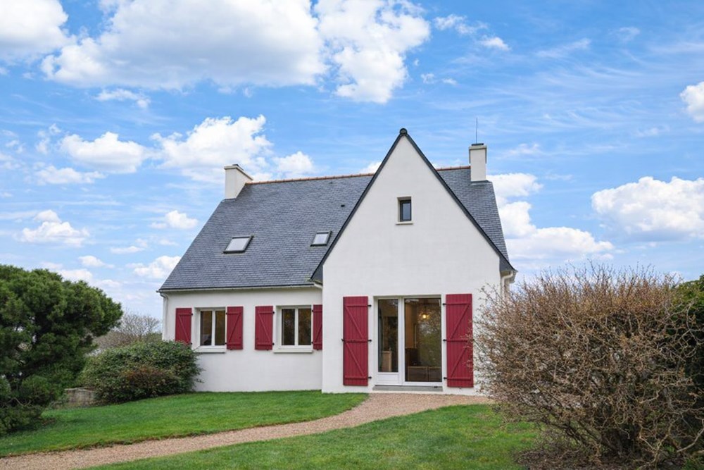 A KERANROUX LANNION PLOUBEZRE - MAISON DE 150 M² - PIECE DE VIE TRIPLE - GARAGE - TERRAIN 1000M² - CALME - RARE