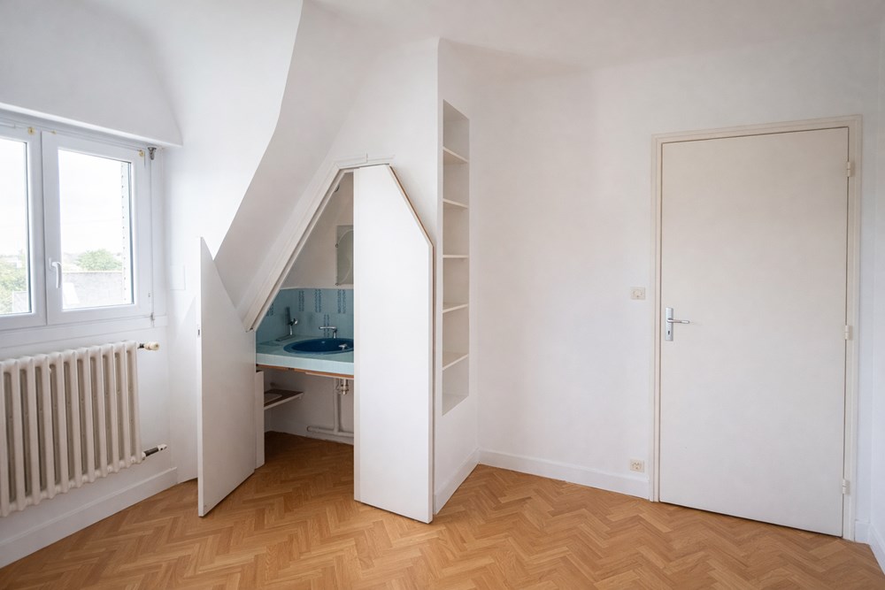 MAISON NEO BRETONNE - BEAUX VOLUMES - 4 CHAMBRES - IDEALEMENT SITUEE - SOUS-SOL COMPLET photo 5