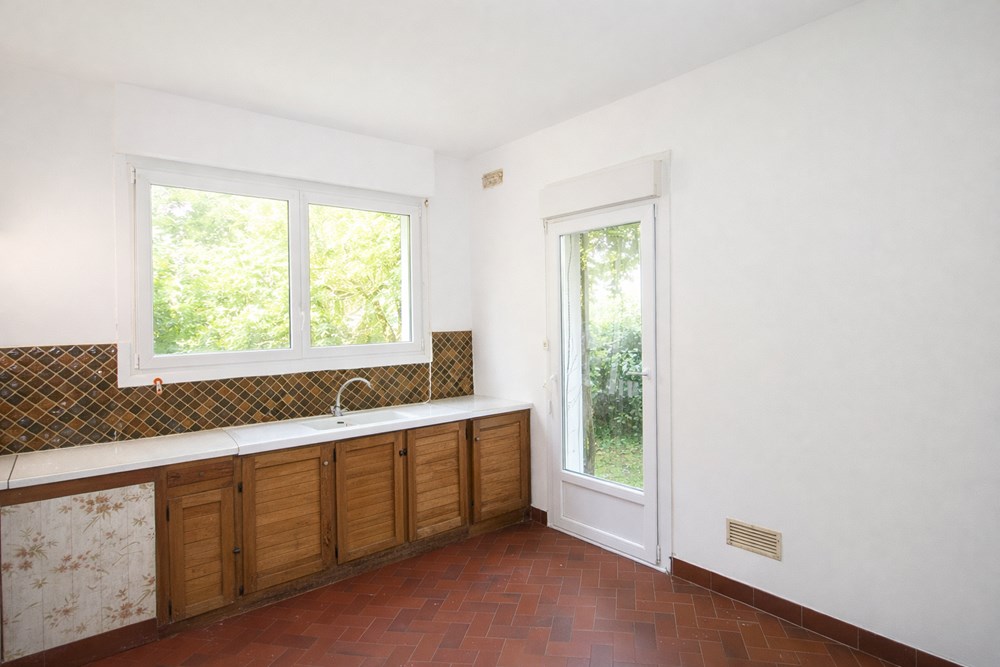 MAISON NEO BRETONNE - BEAUX VOLUMES - 4 CHAMBRES - IDEALEMENT SITUEE - SOUS-SOL COMPLET photo 3