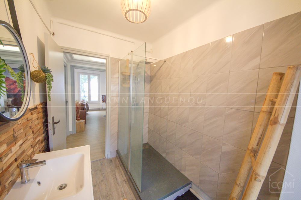 APPARTEMENT 75M² - 2 CHAMBRES - ASCENSEUR - RARE SUR LE MARCHE - VUE MER GRANDE PIECE DE VIE - AUCUNS TRAVAUX - GARAGE photo 3