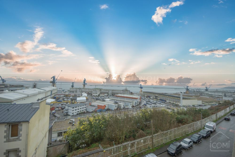 APPARTEMENT 81 M² - 3 CHAMBRES POSSIBLE - DERNIER ETAGE - CAVE - GRANDE PIECE DE VIE - GARAGE POSSIBLE - VUE MER - RARE