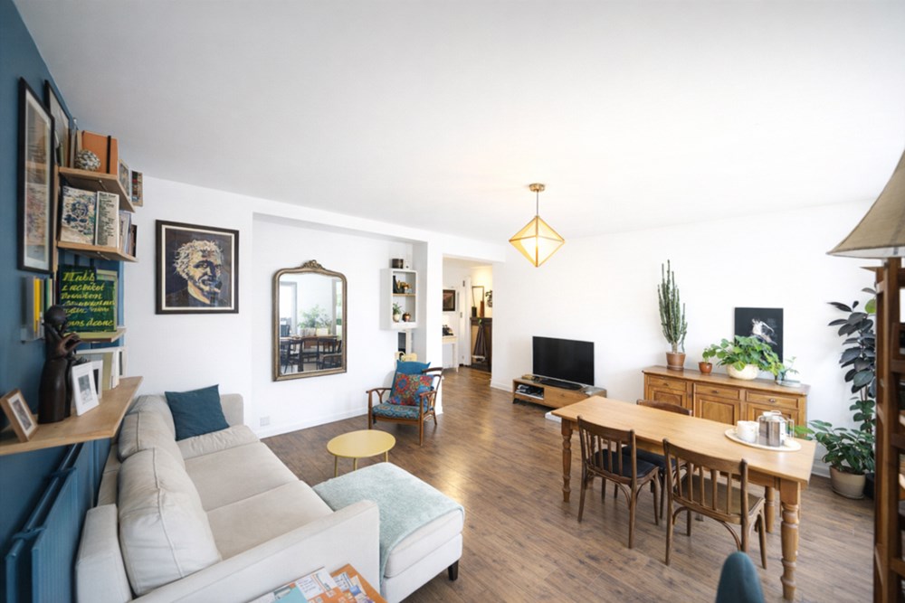 APPARTEMENT 81 M² - 3 CHAMBRES POSSIBLE - DERNIER ETAGE - CAVE - GRANDE PIECE DE VIE - GARAGE POSSIBLE - VUE MER - RARE photo 3