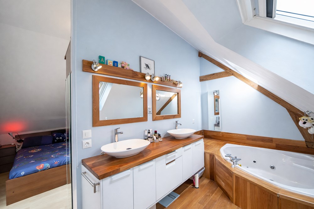 MAISON T6 DE 115M² SUR 500 M² DE TERRAIN - 4 CHAMBRES - TERRASSES - VUE DEGAGEE - EXCELLENT DPE PROCHE DU C - CALME - RARE photo 5