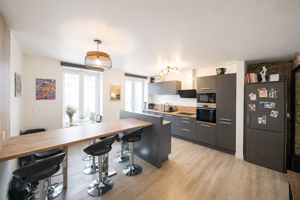 APPARTEMENT 90M² - DEUX GRANDES CHAMBRES DE 18M² - CALME - DERNIER ETAGE - GRANDE PIECE DE VIE - RARE photo 2