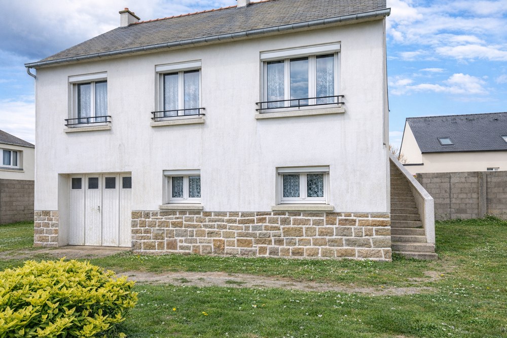 MAISON - 4 CHAMBRES - SOUS-SOL COMPLET - EXPOSITION SUD - PROCHE TOUTES COMMODITES A PIED - POSSIBILITE DE LOCAL COMMERCIAL