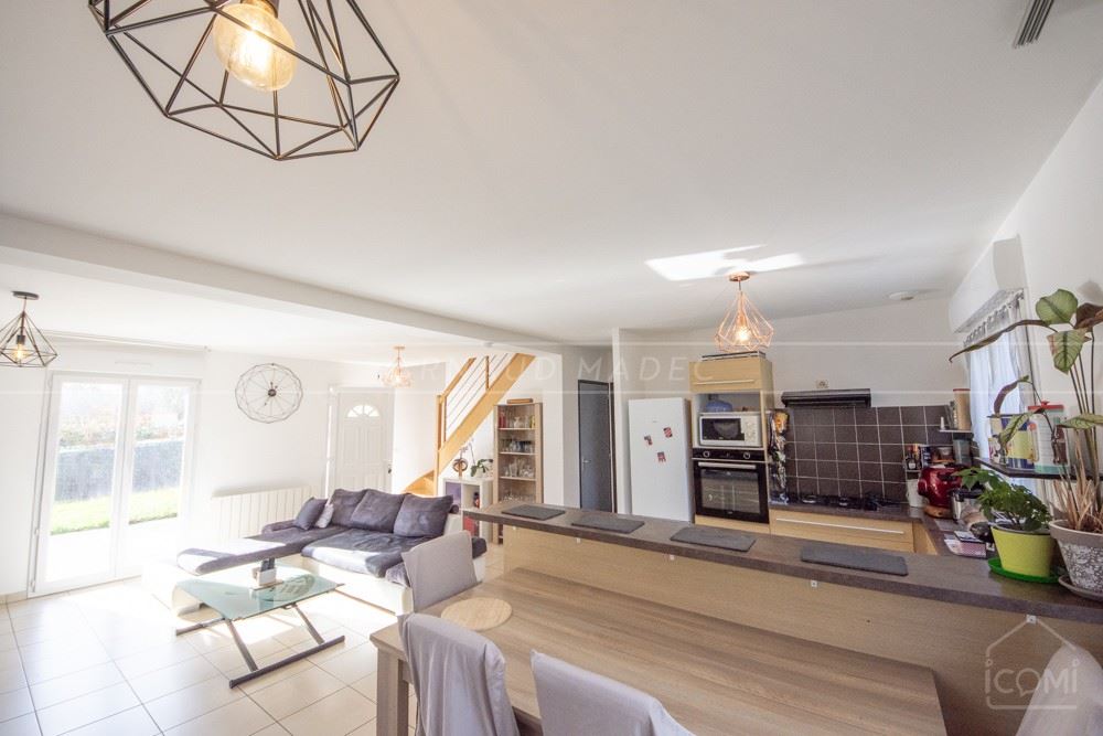 MAISON CONTEMPORAINE 2012 - T5 DE +100M² - PIECE DE VIE 40 M² - 4 CHAMBRES - EXPO SUD - TERRAIN CLOS - RARE photo 2