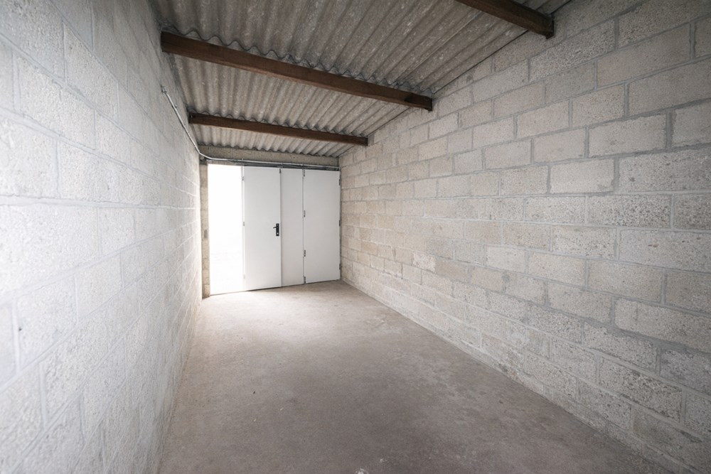 GARAGE - DANS RESIDENCE CALME - PROCHE CAPUCINS ET PISCINE DE RECOUVRANCE