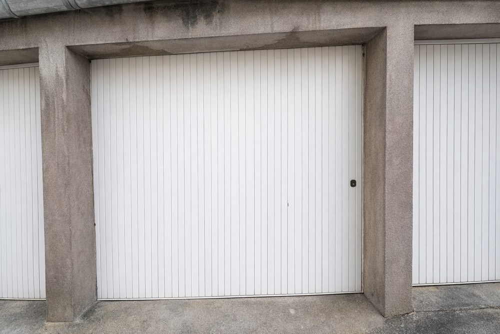 GARAGE - DANS RESIDENCE CALME - PROCHE CAPUCINS ET PISCINE DE RECOUVRANCE photo 2