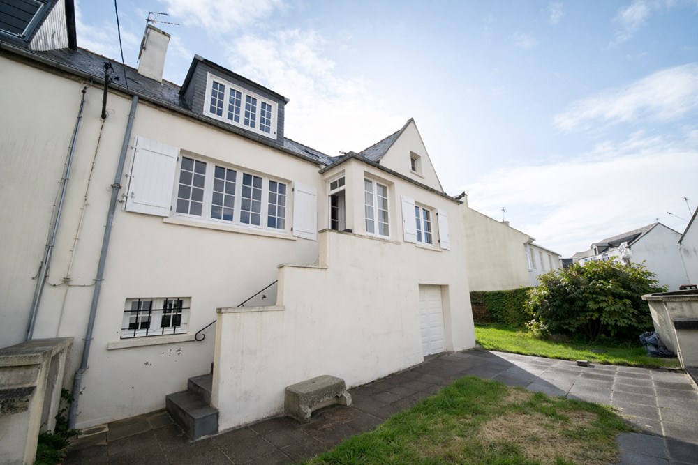 MAISON D'HABITATION - 5 CHAMBRES - SOUS-SOL COMPLET - PROCHE COMMODITES - PLAGES A 5 MIN