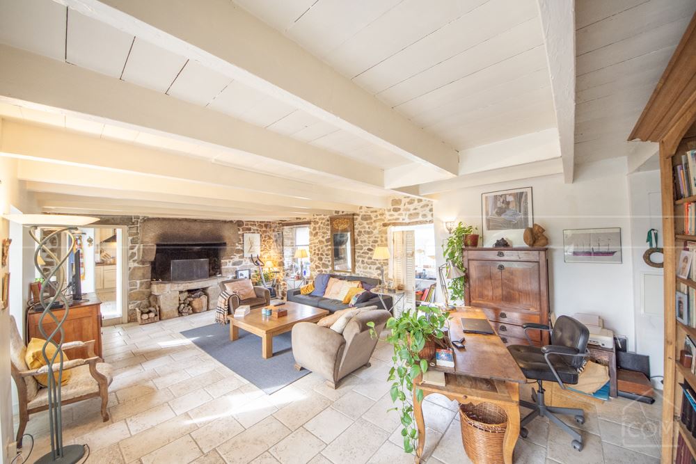 PROPRIETE DE CHARME EXCEPTIONNEL - PIECE DE VIE 60 M² - 3/5 CHAMBRES -EXCELLENT DPE - CALME - PLAGES A 2 MN EN VOITURE - RARE photo 3