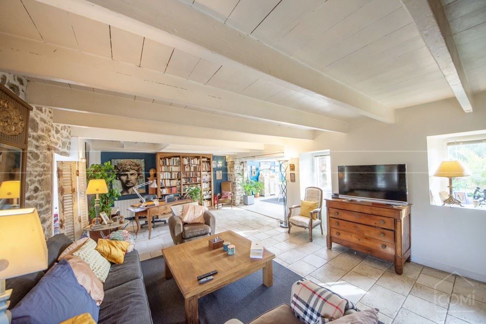PROPRIETE DE CHARME EXCEPTIONNEL - PIECE DE VIE 60 M² - 3/5 CHAMBRES -EXCELLENT DPE - CALME - PLAGES A 2 MN EN VOITURE - RARE photo 4
