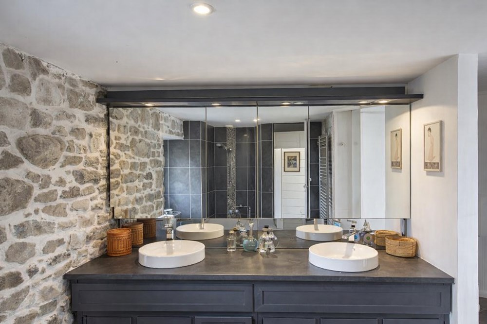 PROPRIETE DE CHARME EXCEPTIONNEL - PIECE DE VIE 60 M² - 3/5 CHAMBRES -EXCELLENT DPE - CALME - PLAGES A 2 MN EN VOITURE - RARE photo 5
