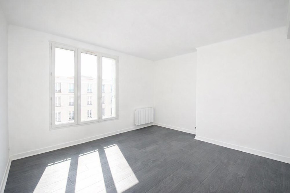 APPARTEMENT 53M² - DERNIER ETAGE - DEUX CHAMBRES - CAVE - LOUE LOYER 750 CC - FORT POTENTIEL photo 2