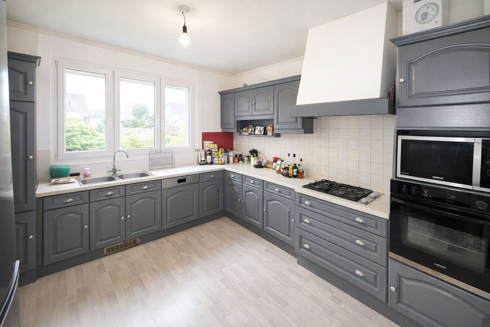 MAISON - 88M² - GARAGE - JARDIN AGREABLE - 2/3 CHAMBRES - PIECE DE VIE LUMINEUSE - EXTENSION POSSIBLE photo 3