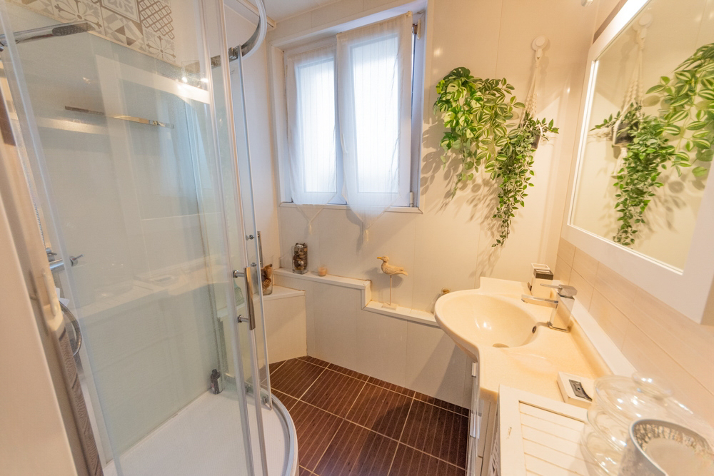 APPARTEMENT T5 78M² - 3 CHAMBRES - DALLE BETON - CAVE - PARKING AISE - BEAU POTENTIEL photo 5