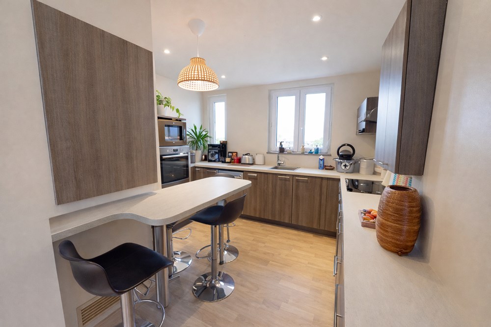 APPARTEMENT T5 78M² - 3 CHAMBRES - DALLE BETON - CAVE - PARKING AISE - BEAU POTENTIEL photo 2