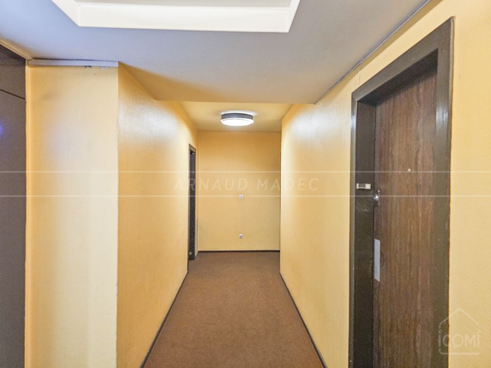 APPARTEMENT T2 - RESIDENCE DE STANDING SECURISEE - ASCENSEUR - GARDIEN - RER E ROSA PARK A 2 MN - METRO CRIMEE - RARE photo 4