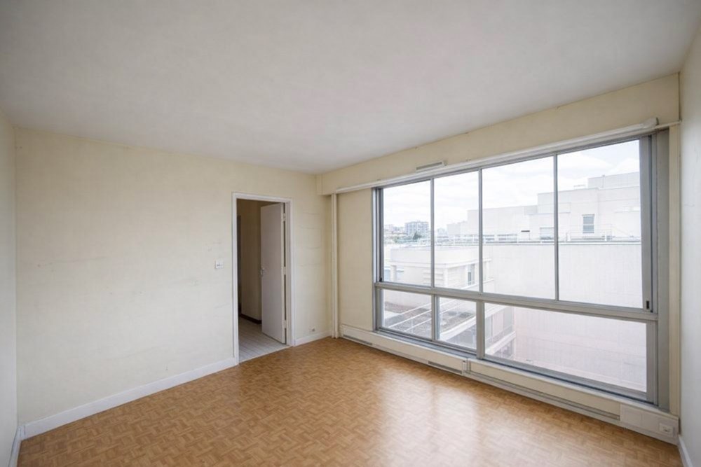 APPARTEMENT T2 - RESIDENCE DE STANDING SECURISEE - ASCENSEUR - GARDIEN - RER E ROSA PARK A 2 MN - METRO CRIMEE - RARE photo 3