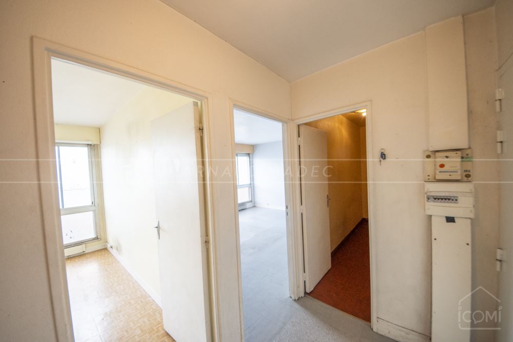 APPARTEMENT T2 - RESIDENCE DE STANDING SECURISEE - ASCENSEUR - GARDIEN - RER E ROSA PARK A 2 MN - METRO CRIMEE - RARE photo 5