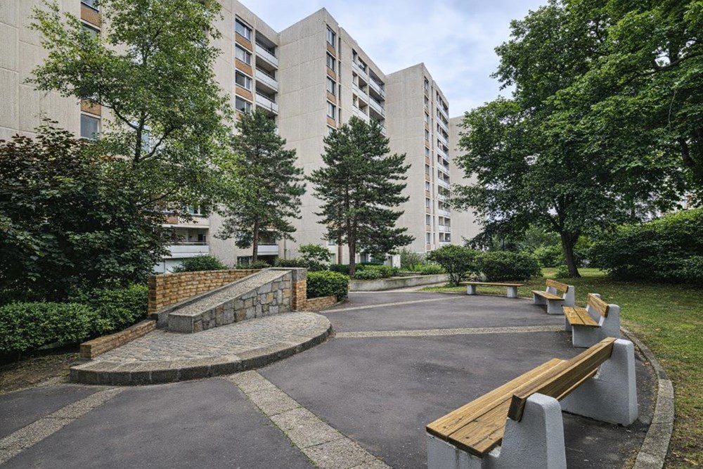 APPARTEMENT T2 - RESIDENCE DE STANDING SECURISEE - ASCENSEUR - GARDIEN - RER E ROSA PARK A 2 MN - METRO CRIMEE - RARE photo 5