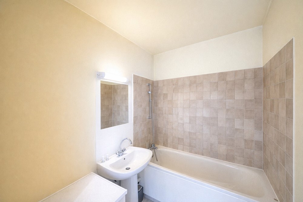 APPARTEMENT T2 - RESIDENCE DE STANDING SECURISEE - ASCENSEUR - GARDIEN - RER E ROSA PARK A 2 MN - METRO CRIMEE - RARE photo 4